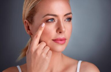 Who operates on drooping eyelids?