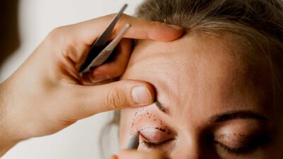 – Docteur Bernard Hayot Why are the upper eyelid and eyebrow part of the same anatomical unit?