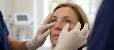 Poches sous les yeux sans chirurgie : ce qui fonctionne vraiment